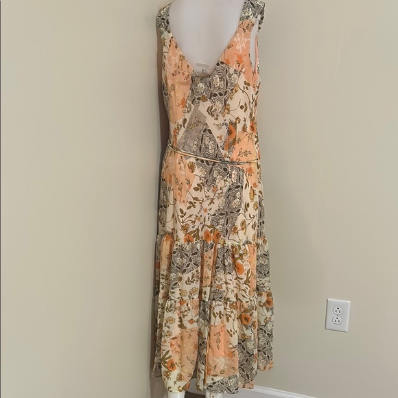 Elegant Floral Maxi Dress in Peach and Cream - Picture 6 of 7